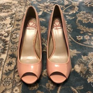 Women’s light pink glossy heels!!